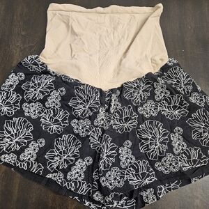A pea in the pod maternity shorts medium